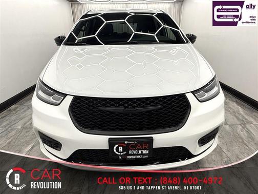 2024 Chrysler Pacifica Hybrid Select