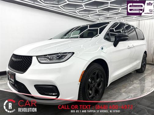 2024 Chrysler Pacifica Hybrid Select