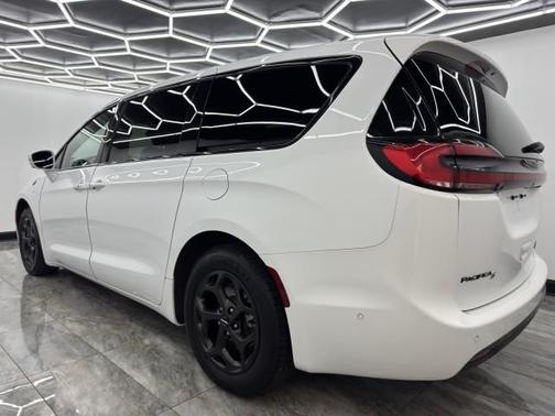 2022 Chrysler Pacifica Hybrid Touring L