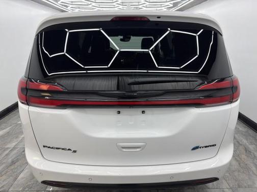 2022 Chrysler Pacifica Hybrid Touring L