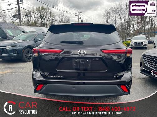 Black 2021 Toyota Highlander XLE