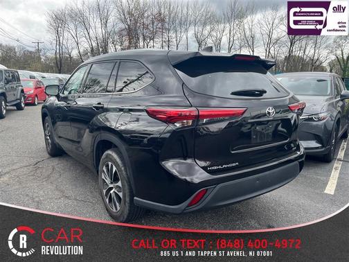 Black 2021 Toyota Highlander XLE