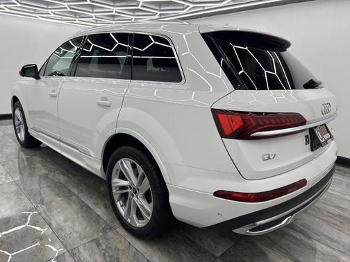 2023 Audi Q7 55 Premium Plus