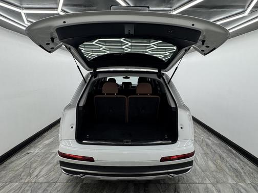 2023 Audi Q7 55 Premium Plus