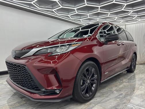 2021 Toyota Sienna XSE 7 Passenger