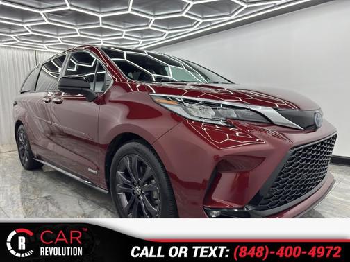 2021 Toyota Sienna XSE 7 Passenger