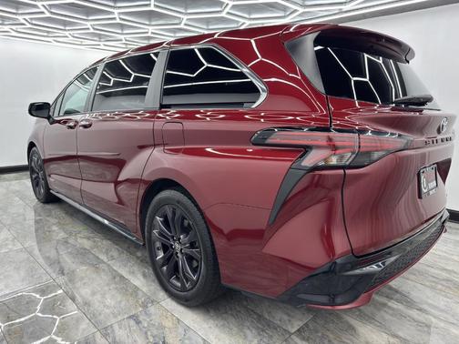 2021 Toyota Sienna XSE 7 Passenger