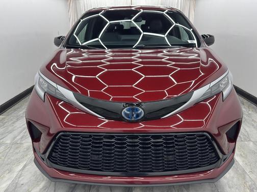 2021 Toyota Sienna XSE 7 Passenger