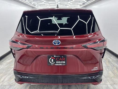 2021 Toyota Sienna XSE 7 Passenger