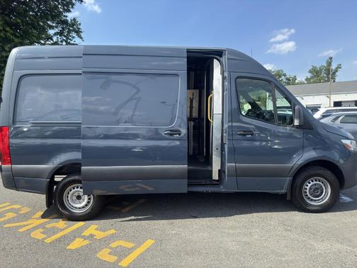 2019 Mercedes-Benz Sprinter 2500 HR 144''