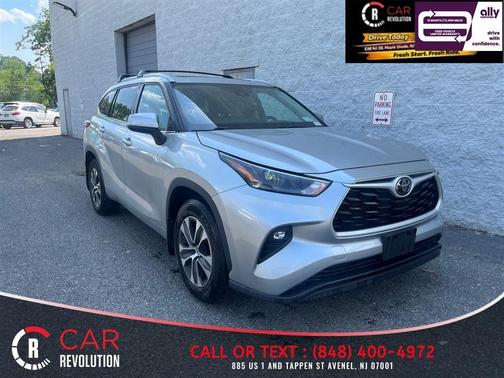 Silver 2022 Toyota Highlander XLE