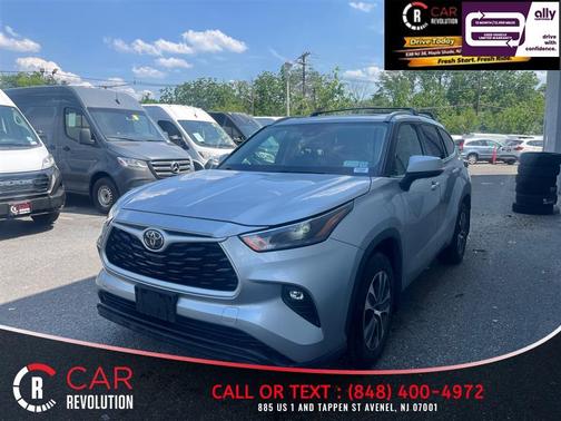Silver 2022 Toyota Highlander XLE