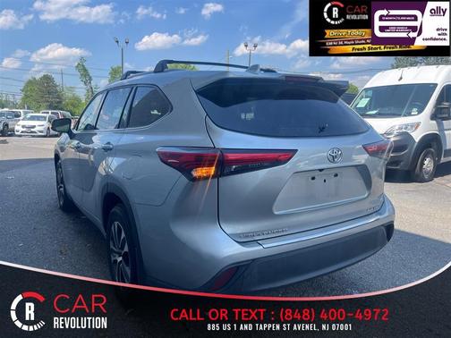Silver 2022 Toyota Highlander XLE