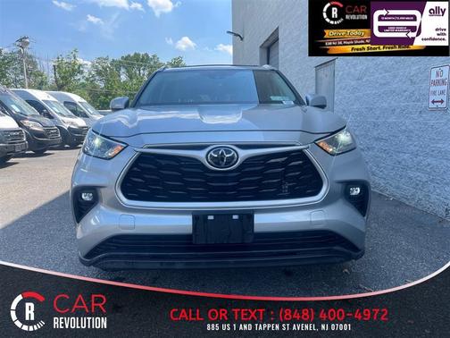 Silver 2022 Toyota Highlander XLE