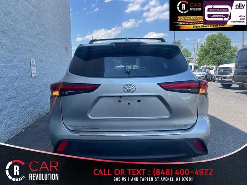 Silver 2022 Toyota Highlander XLE