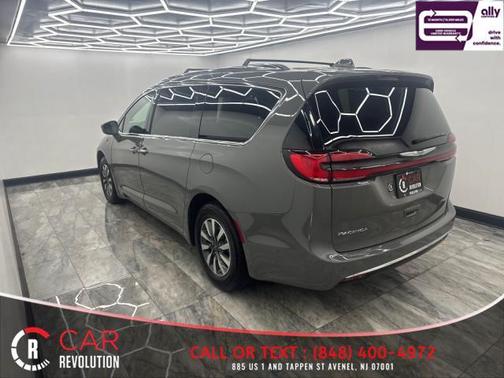 2021 Chrysler Pacifica Hybrid Touring L