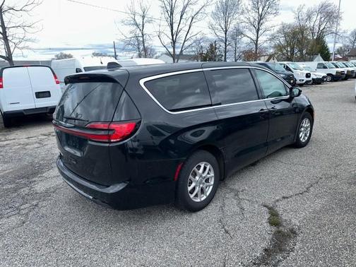 2023 Chrysler Pacifica Touring-L