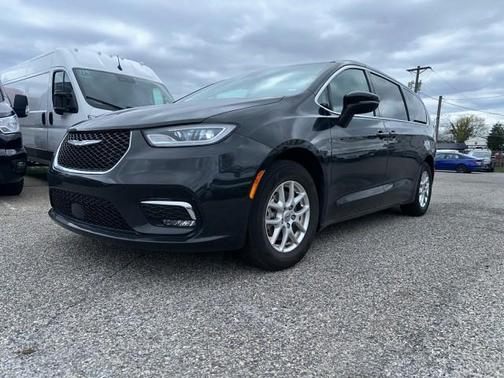 2023 Chrysler Pacifica Touring-L