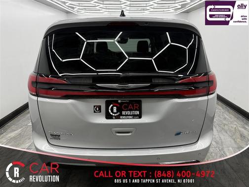 2023 Chrysler Pacifica Hybrid Touring L