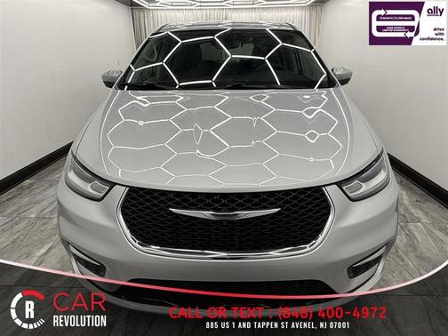 2023 Chrysler Pacifica Hybrid Touring L