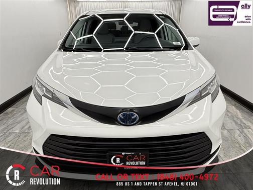 2023 Toyota Sienna LE