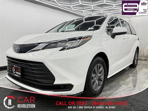 2023 Toyota Sienna LE