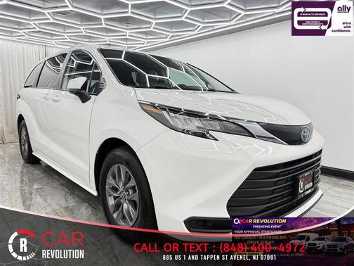 2023 Toyota Sienna LE