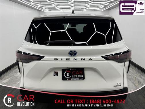 2023 Toyota Sienna LE