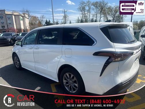 2023 Toyota Sienna LE