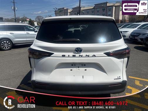 2023 Toyota Sienna LE