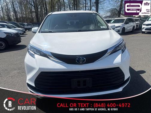 2023 Toyota Sienna LE