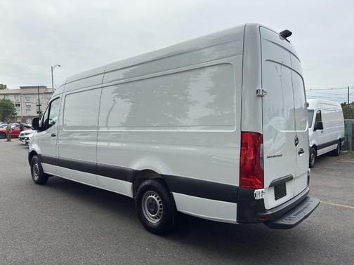 2023 Mercedes-Benz Sprinter 2500 HR GAS 170''