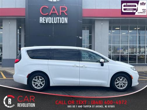 White 2023 Chrysler Pacifica Touring-L