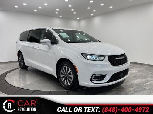 2022 Chrysler Pacifica Hybrid Touring L