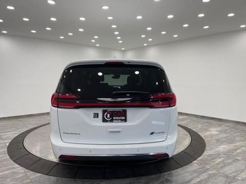 2022 Chrysler Pacifica Hybrid Touring L