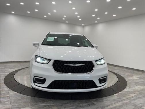2022 Chrysler Pacifica Hybrid Touring L