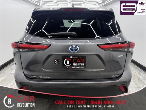 Gray 2022 Toyota Highlander Hybrid XLE
