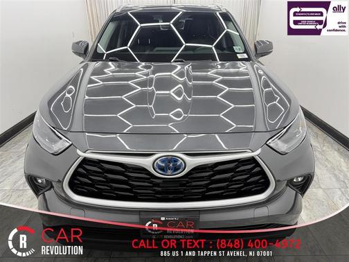 Gray 2022 Toyota Highlander Hybrid XLE