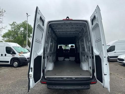 2023 Mercedes-Benz Sprinter 2500 HR GAS 170''