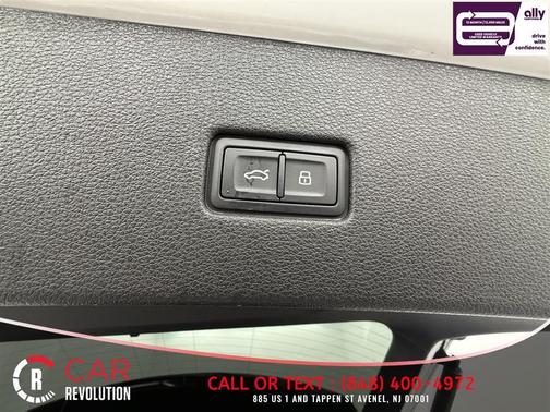 Glacier White Metallic 2023 Audi Q8 55 Premium Plus