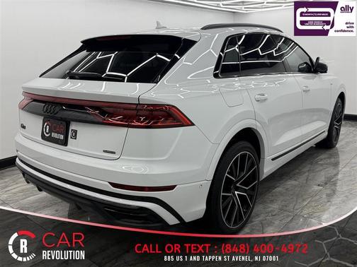 Glacier White Metallic 2023 Audi Q8 55 Premium Plus