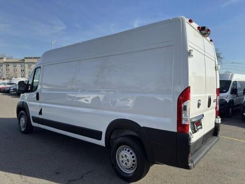 White 2025 RAM ProMaster 2500 High Roof