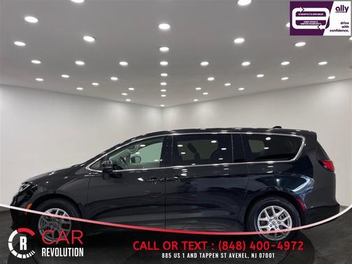 Black 2023 Chrysler Pacifica Touring-L