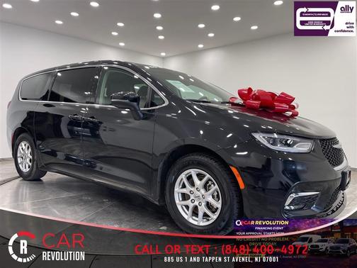 Black 2023 Chrysler Pacifica Touring-L