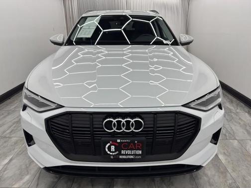 2021 Audi e-tron Premium Plus