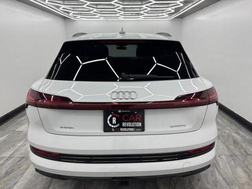 2021 Audi e-tron Premium Plus