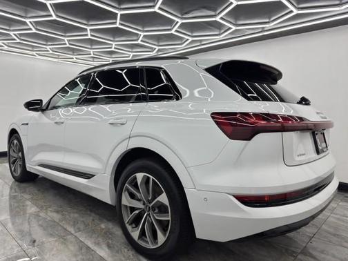 2021 Audi e-tron Premium Plus