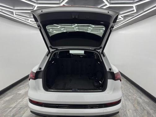 2021 Audi e-tron Premium Plus