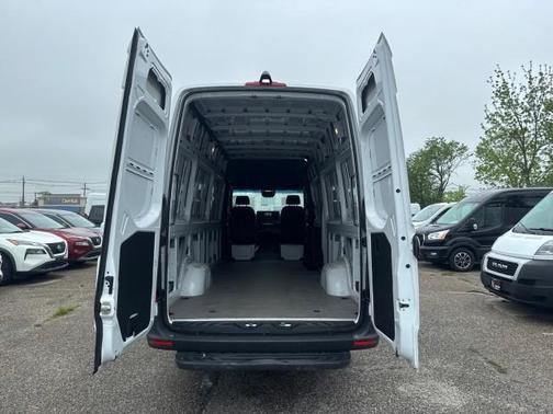 2023 Mercedes-Benz Sprinter 2500 HR GAS 170''