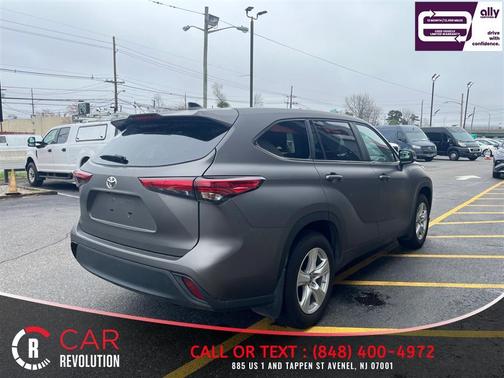 Gray 2023 Toyota Highlander LE
